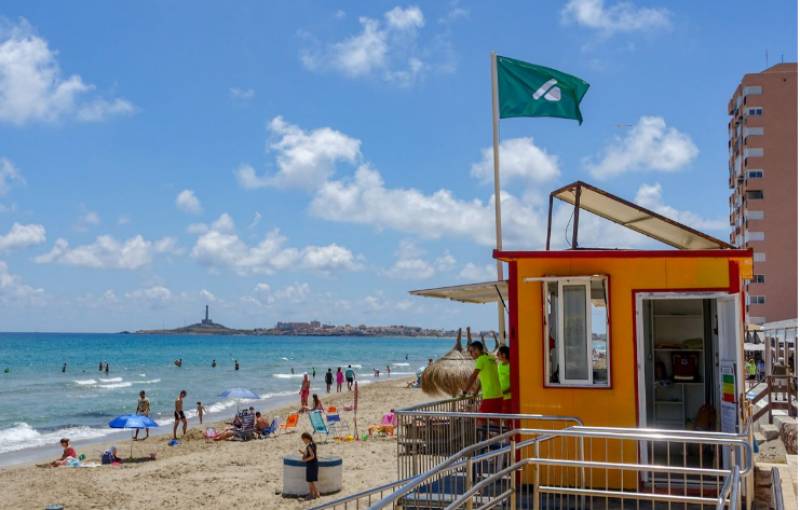 Cartagena lifeguards win right to lunch breaks
