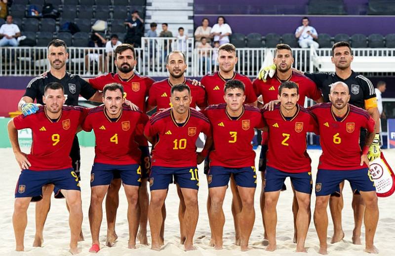 Four players from Mazarron in the Spanish beach football squad