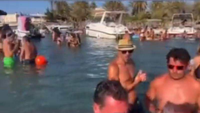 Calls for restrictions on party boats on Region of Murcia beaches