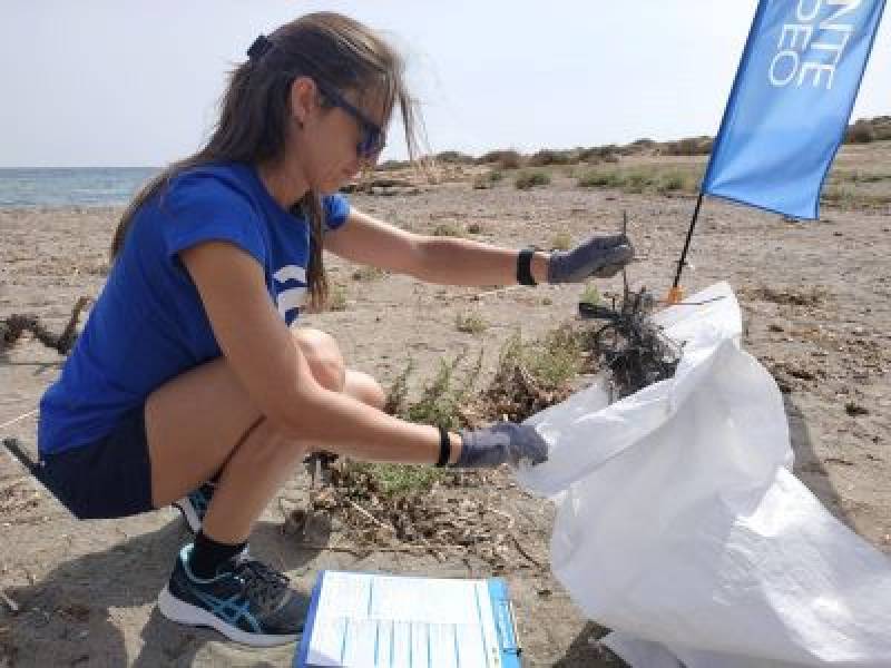 Aguilas holds beach cleaning on Playa de El Rafal for World Cleanup Day