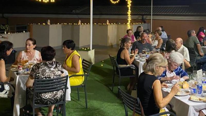 Murcia retirement home Caser Residencial Santo Angel celebrates Candlelight Night