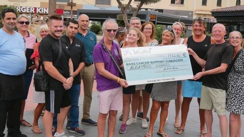 Los Alcazares businesses and neighbourhood association donate over 1,000 euros to MABS