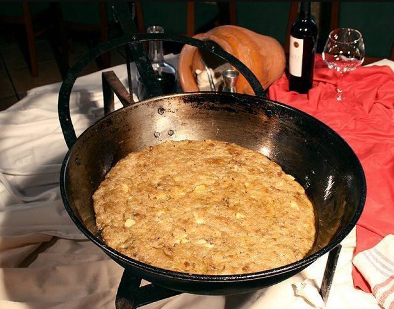 November 12 Try the local gachasmigas dish in Yecla in annual charity event!