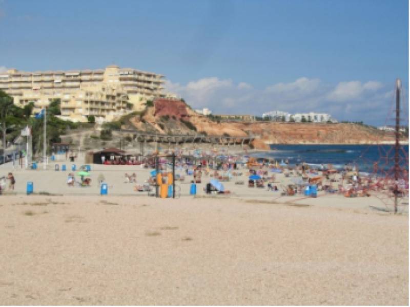 Orihuela Costa beach bars to reopen at Easter