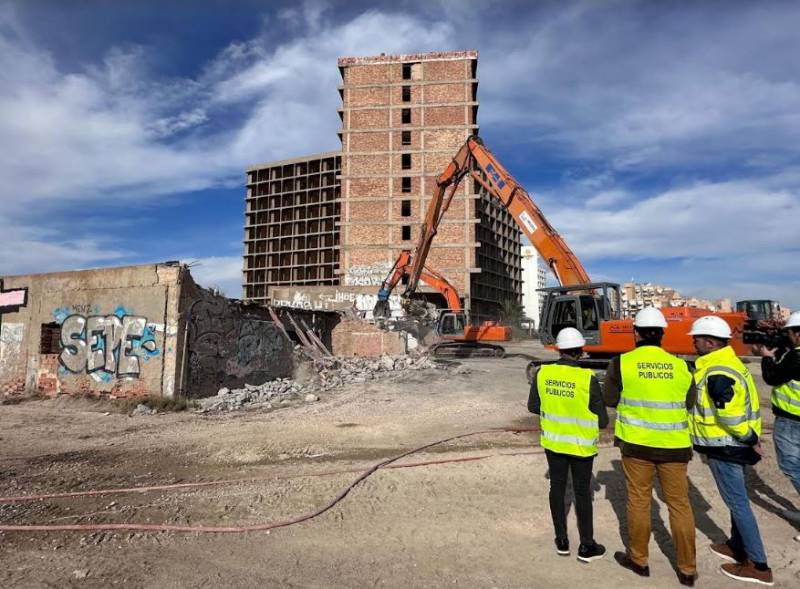 Demolition work finally begins on La Manga Lagomar hotel