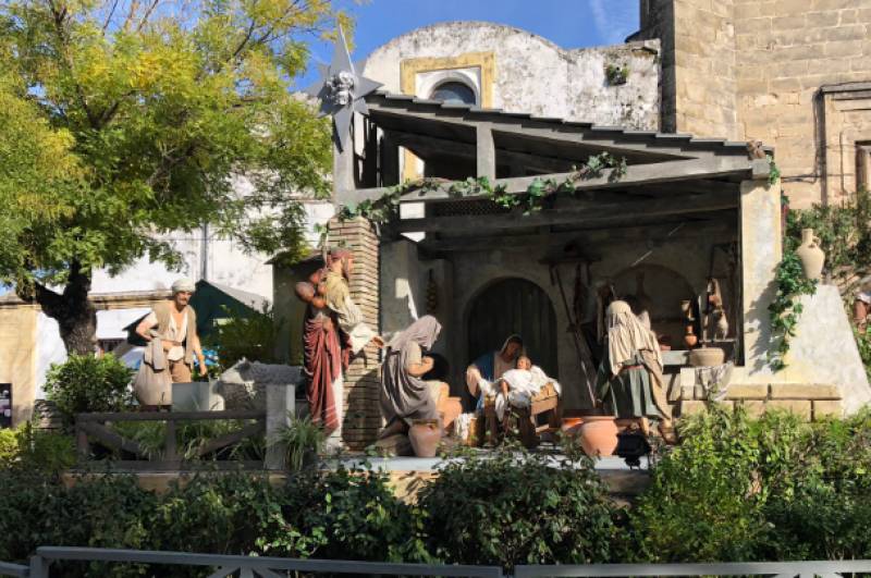 VIDEO: Young British holidaymakers trash nativity scene in Cadiz, Andalucia