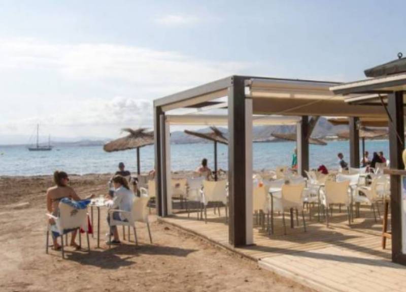 Los Alcazares beach bars will remain open throughout Christmas