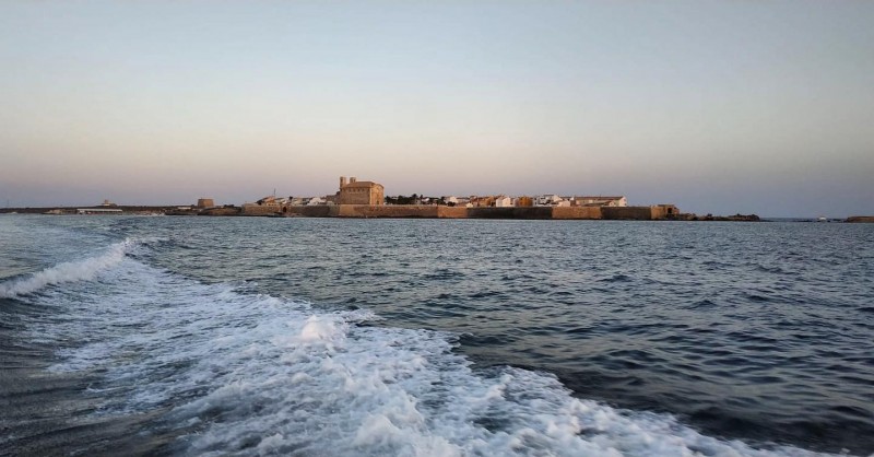 <span style='color:#780948'>ARCHIVED</span> - Eight injured when a taxi boat from Tabarca collided with a breakwater in Santa Pola