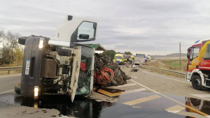 One dead in horror bus crash between Lorca and Pulpi