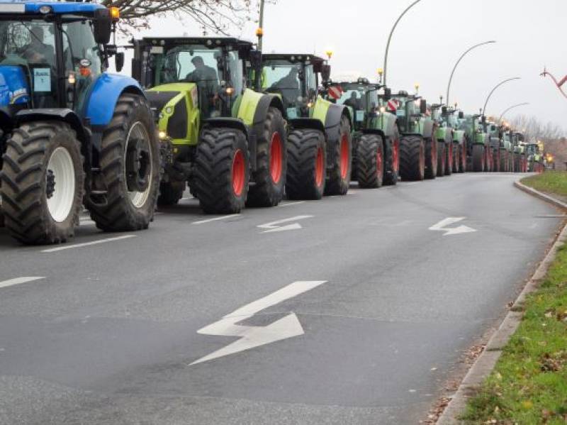 Where will the tractor protests be causing traffic jams in Murcia?