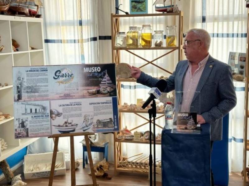 San Pedro Sea Museum unveils its glossy new information brochure