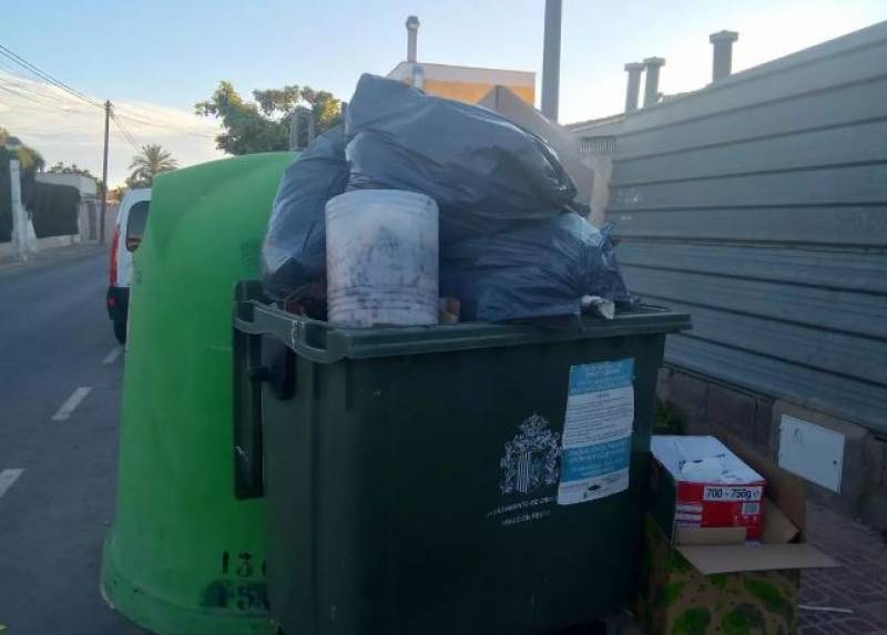 Overflowing rubbish bins lead to rat infestation in Orihuela Costa
