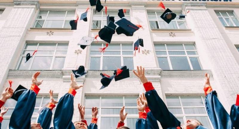 Examining the impact of socioeconomic status on educational attainment in Spain
