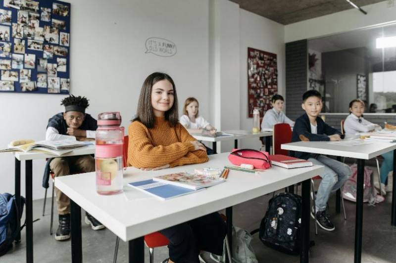 Understanding the impact of bilingual education in Spain