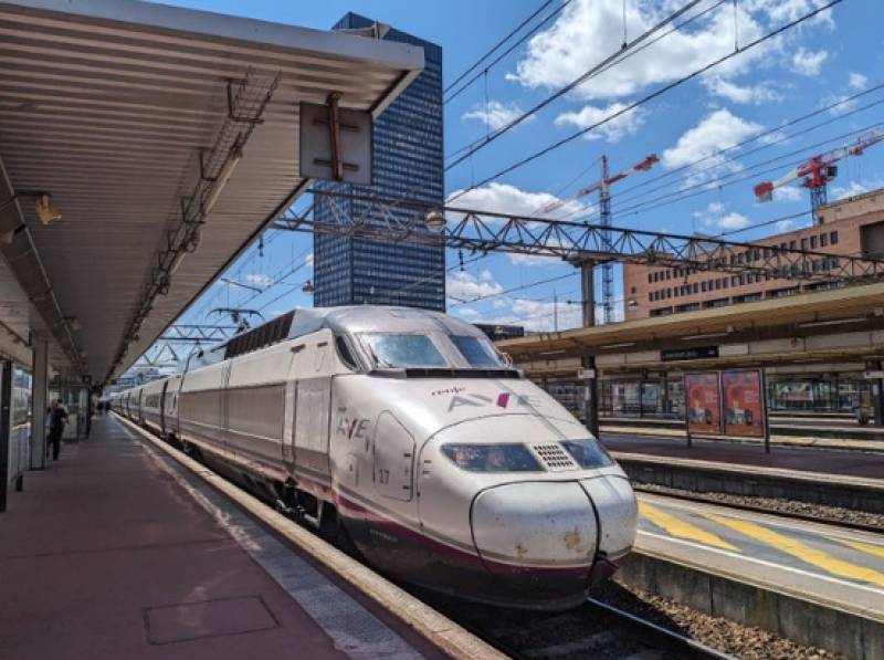 Spain sets its sights on a high-speed train to Paris