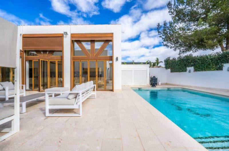 Stunning upgraded 4-bed villa for sale on El Valle Golf Resort