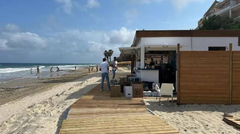 No opening date in sight for 3 Orihuela Costa beach bars
