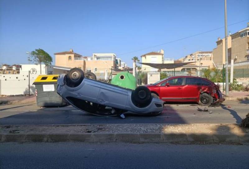 Orihuela Costa driver flips his car before fleeing the scene