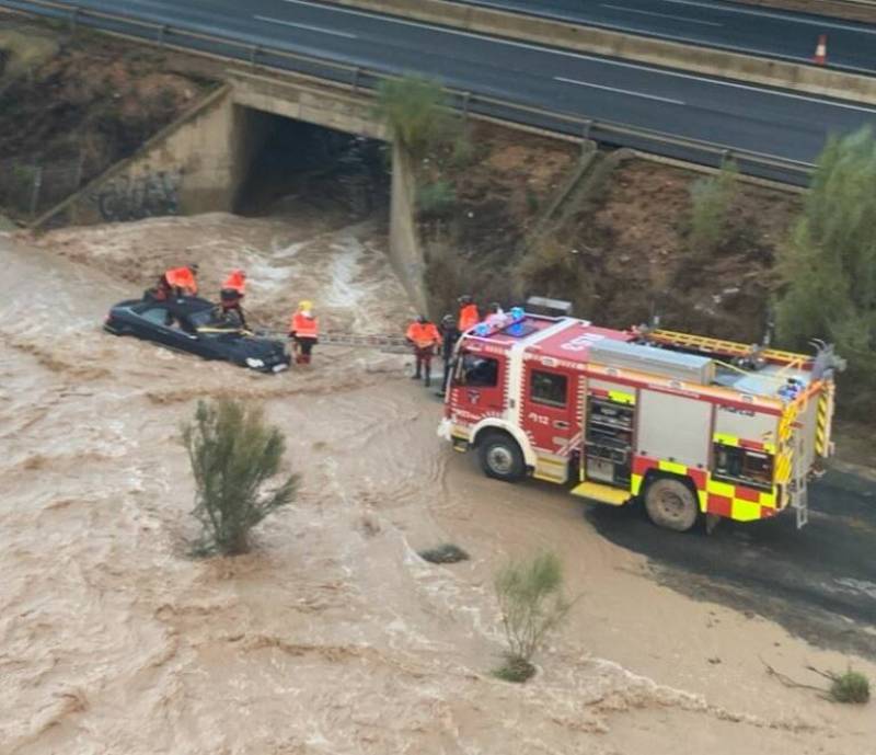 VIDEOS: Another day of flooding and drama in Murcia as rain begins to ease