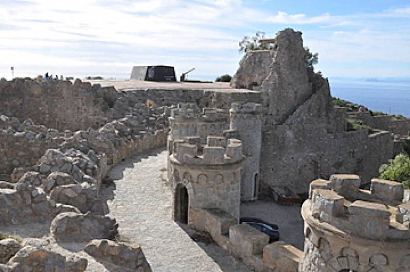 August 6 Free guided hike to the gun batteries of Cabo Tiñoso behind La Azohía