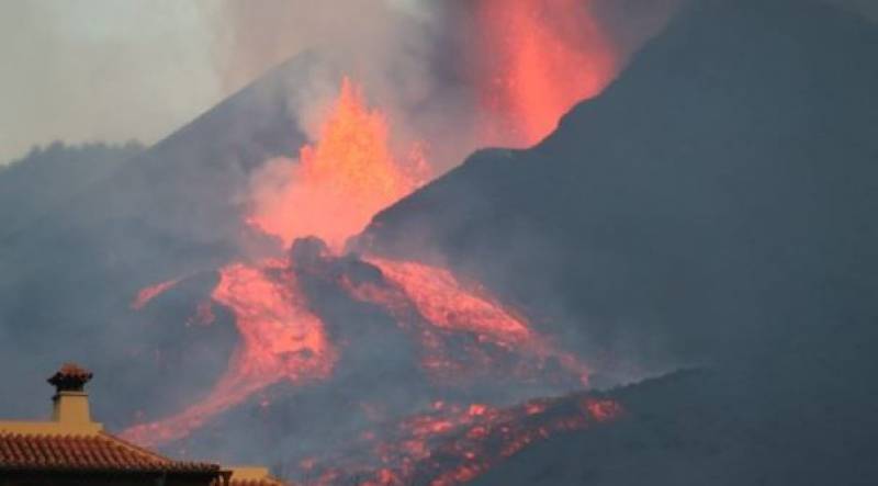 Rumbles in La Palma spark fears of another volcanic eruption