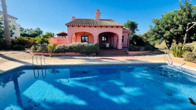 Home Space Sales presents beautiful detached villa with pool on Hacienda del Alamo