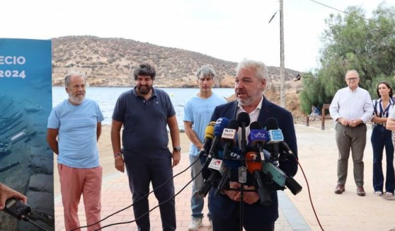 First part of ancient Phoenician shipwreck is brought to the surface in Mazarron bay