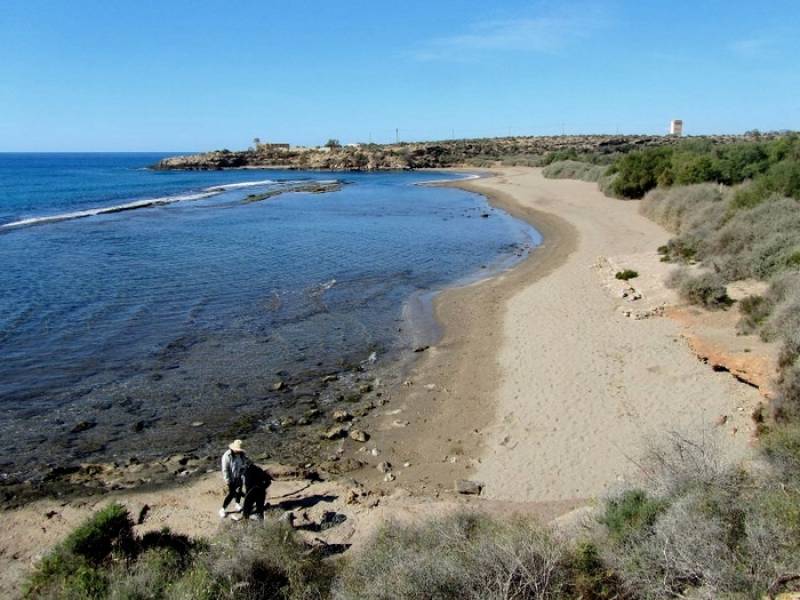 64-year-old woman dies while swimming in stormy seas on Murcia beach