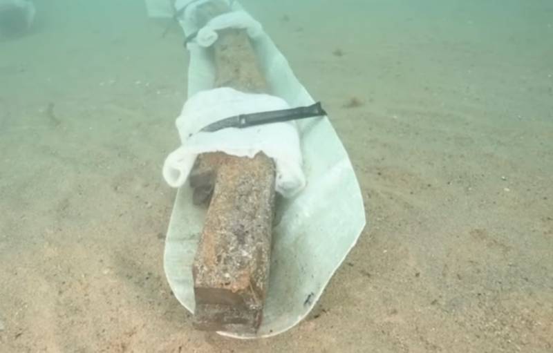 The Mazarron Phoenician boat is successfully raised from seabed