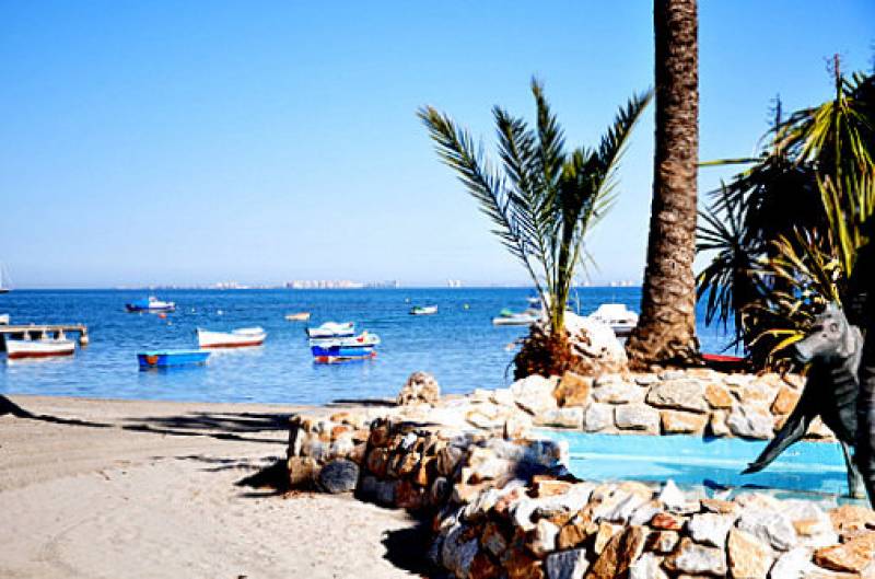 Beaches in Los Alcázares: Playa del Espejo