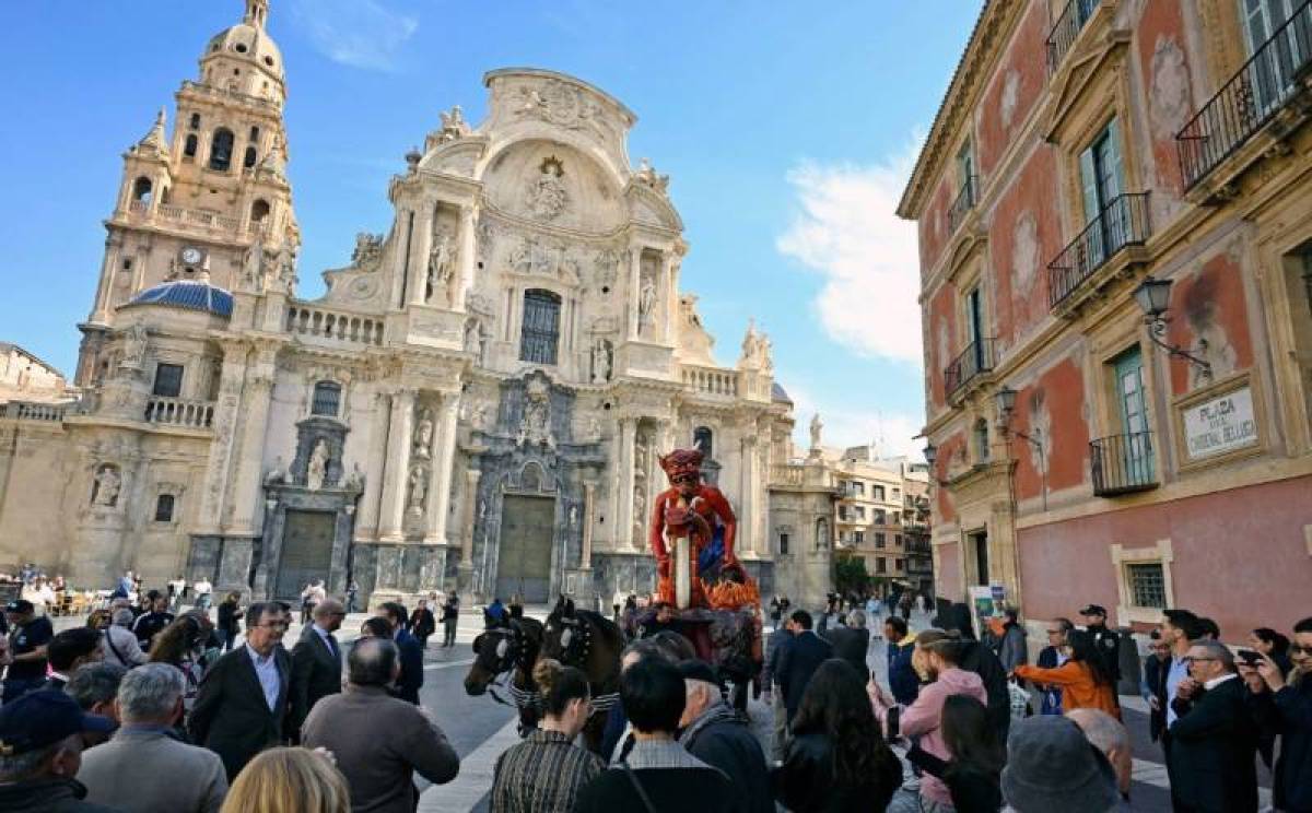 March 7 Commemorative recreation of the Entierro de la Sardina parade in Murcia