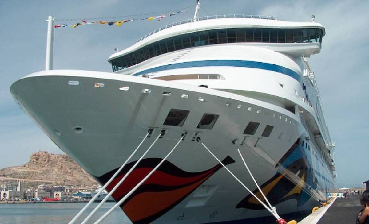 Alicante port kicks off 2026 cruise season with a splash