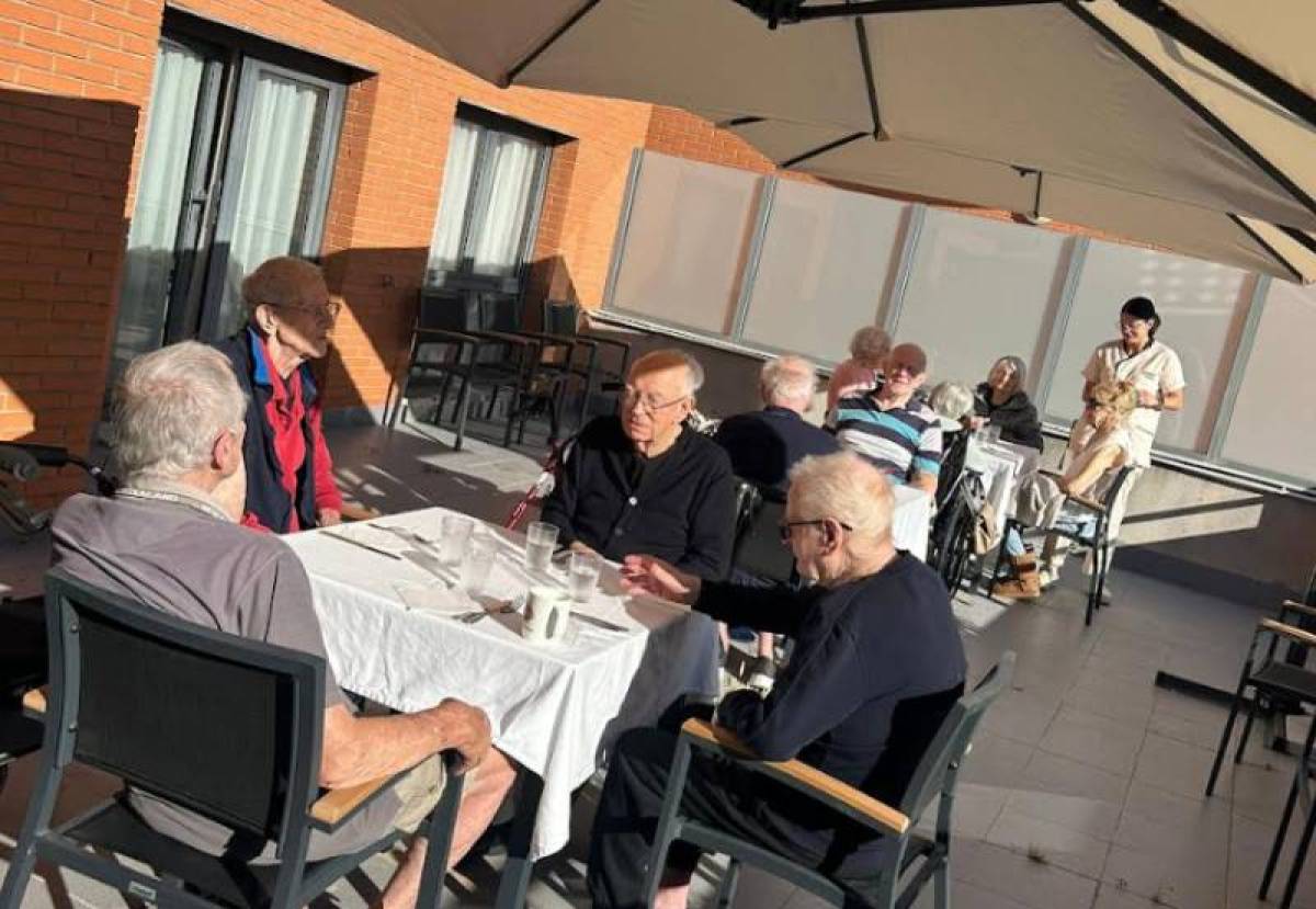 Caser Residencial serves up English breakfasts on the terrace