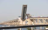 Cádiz's famous bridge is getting a new name, and a poet is taking over from a Francoist mayor