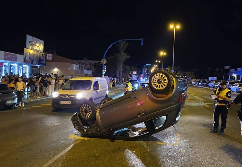 Car flips upside down after crash on La Manga's Gran Vía
