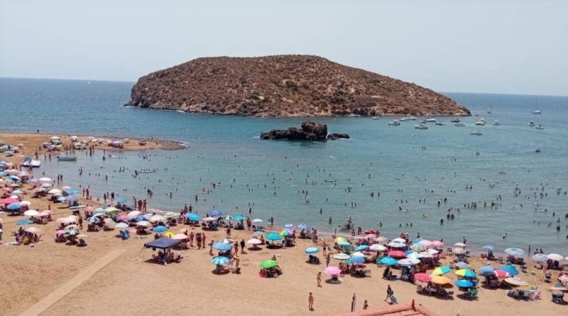 Mazarrón residents demand action over floating parties damaging the coast