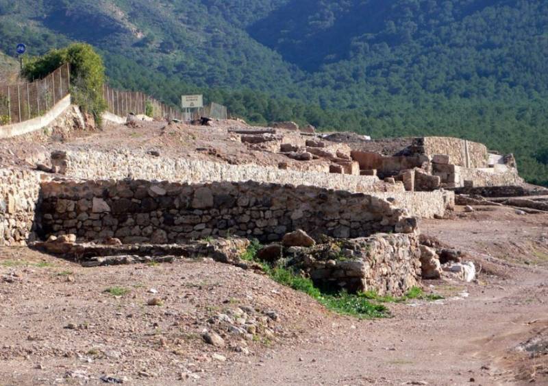 October 11 An undemanding cultural and historical hike in the Bay of Portmán