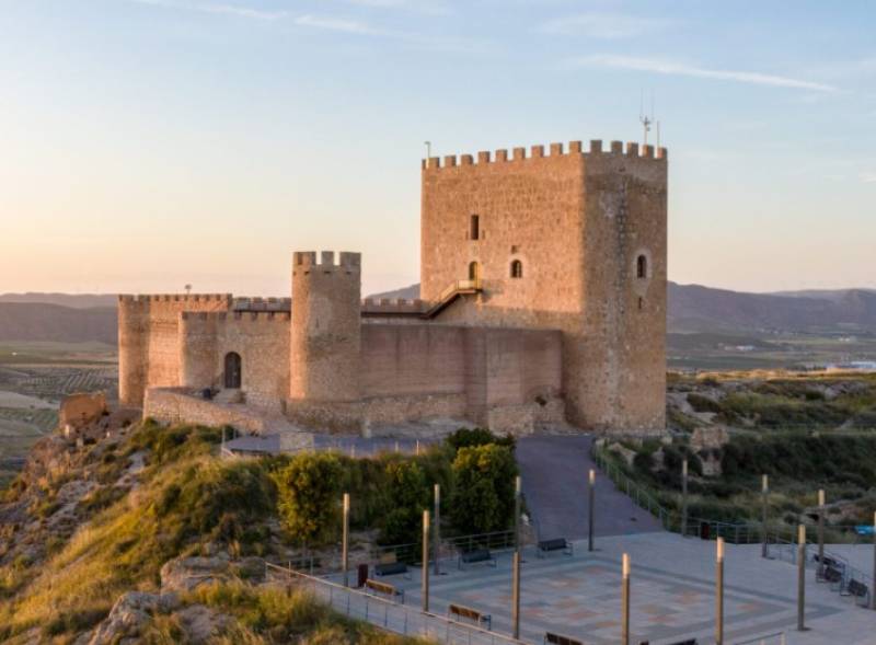 November 8 Guided tour of the castle of Jumilla