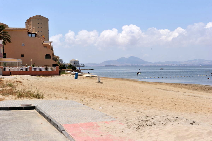 A very popular Mar Menor beach in the San Javier section of La Manga