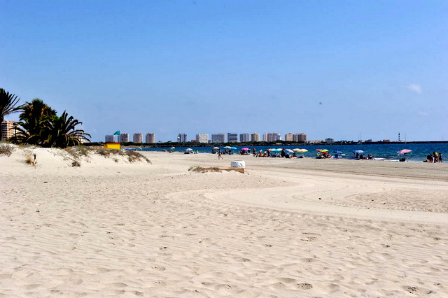 Playa Estacio, a long Mediterranean beach in the San Javier section of La Manga 
