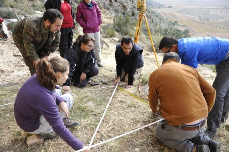 Archaeologists gather in Jumilla to explore the Abrigo del Monje