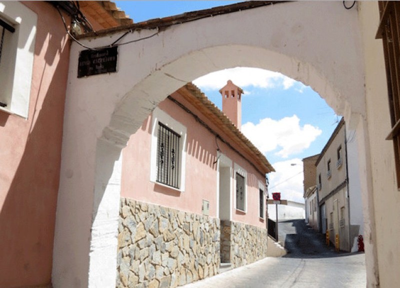 The Arco de los Reyes Catolicos and the shrine to San Blas in Yecla