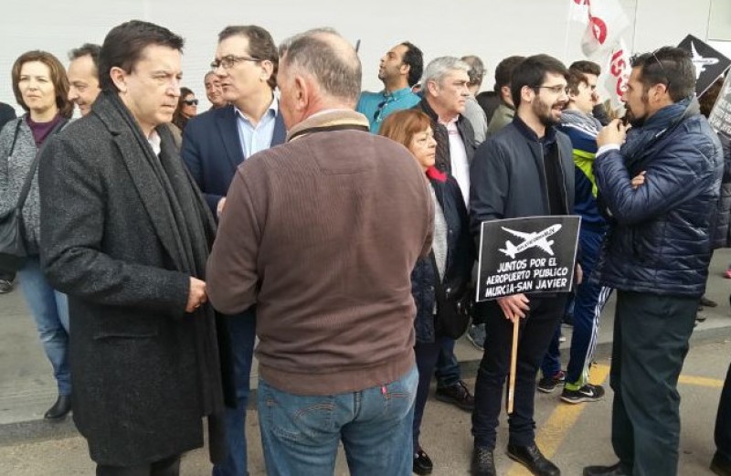 Hundreds protest against San Javier airport closure