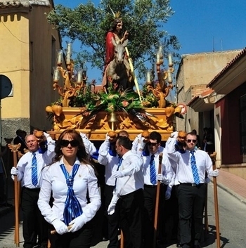 <span style='color:#780948'>ARCHIVED</span> - Palm Sunday Totana procession of the palms