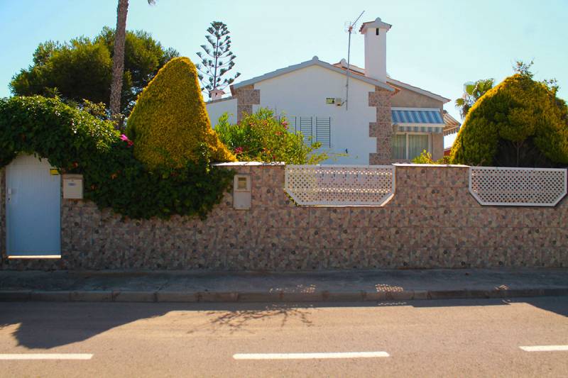 <span style=font-weight:300;font-family:lato;color:#0083c1;>€295000  </span>Villas for For Sale La Manga Del Mar Menor - <span style=color:#036;font-size:16px;font-family:roboto>Murcia Property Services</span>