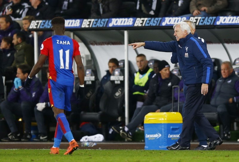 Under-fire Pardew admits Palace are in crisis