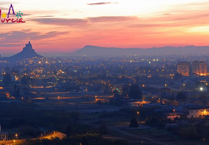 Panorámica nocturna de Murcia desde la Torre Godoy  (España)